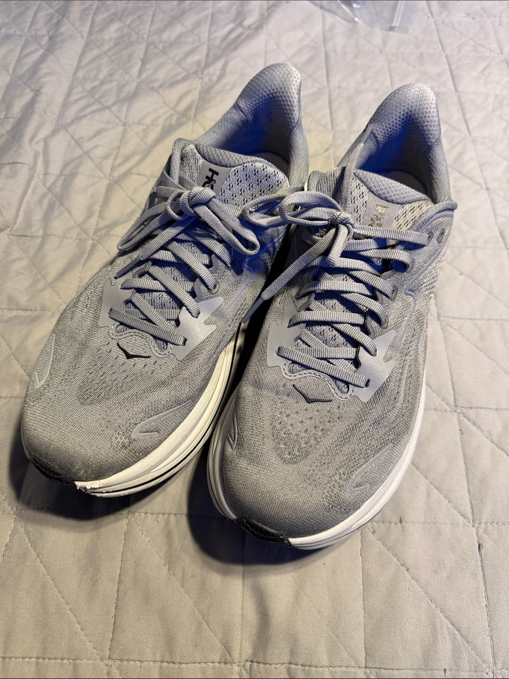 USED HOKA MEN’S M CLIFTON 10 GRAY ATHLETIC SHOES - SIZE 10.5D